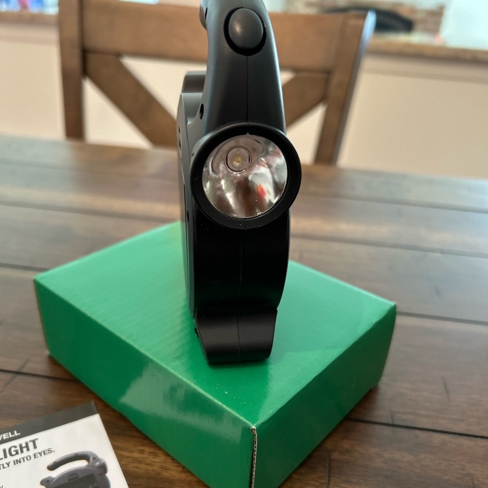 Bell & Howell Flashlight (Green) - Picture 2 of 4